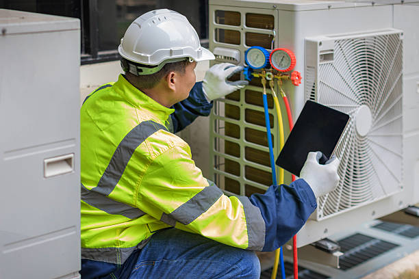 Professional Ac Installation technician working in Champaign, IL